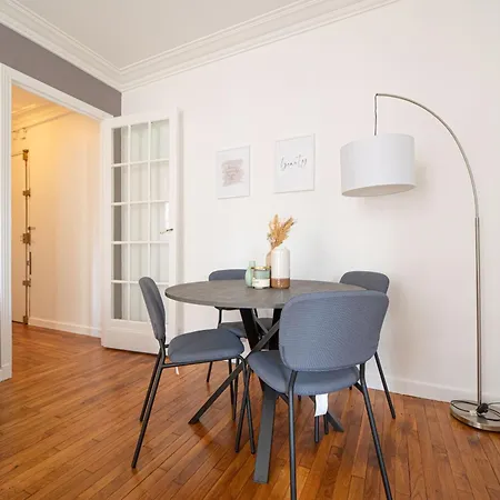 Flat In Near Sacré Coeur *