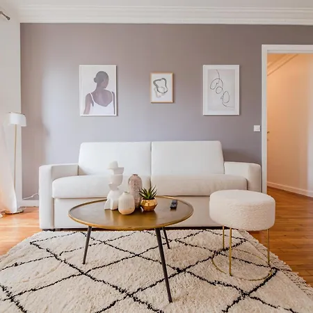 Flat In Near Sacré Coeur *
